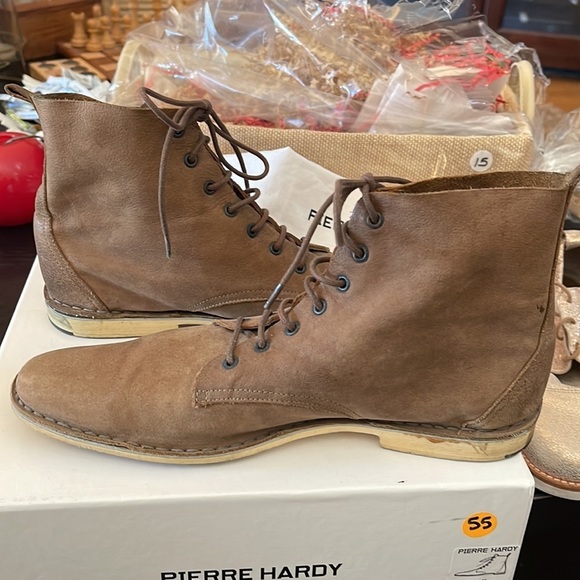 BROWN/TAUPE very soft suede lace up derby ankle boot. Some small signs of wear. - Picture 3 of 8